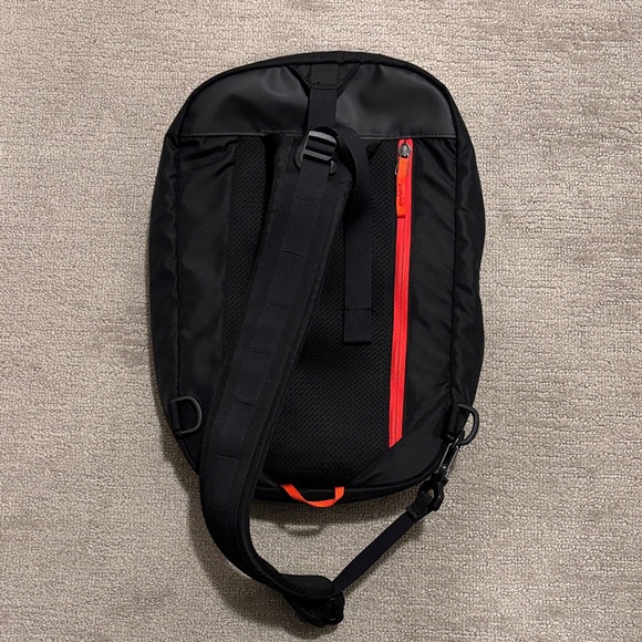 cotopaxi 13 L Chasqui Sling Bag Sling Black with Orange Accents - Picture 3 of 5